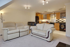 OP Lounge/Kitchen- click for photo gallery